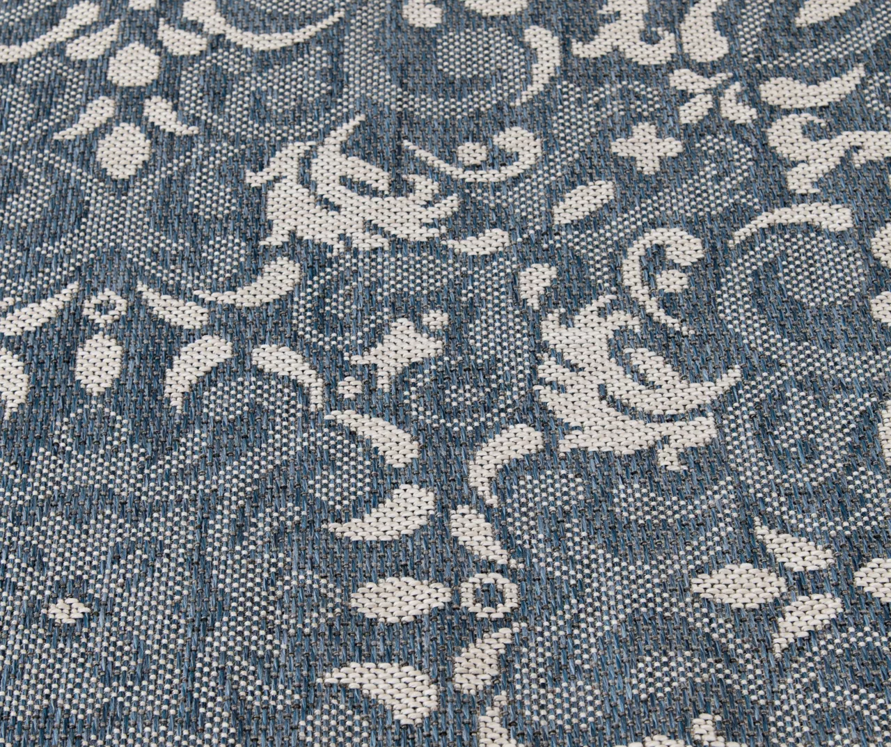 Broyhill Sandpointe Damask Outdoor Area Rug 8 Broyhill Sandpointe Damask Outdoor Area Rug - Image 6