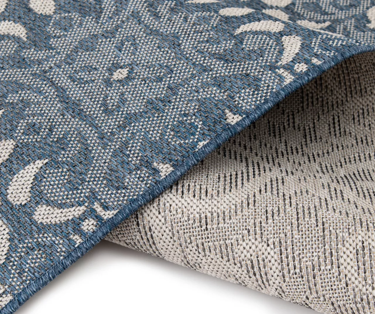 Broyhill Sandpointe Cobalt & Ecru Damask Outdoor Area Rug 7 Broyhill Sandpointe Cobalt & Ecru Damask Outdoor Area Rug - Image 5