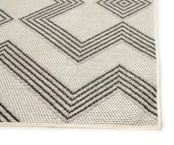 Broyhill Palermo White & Black Geometric Outdoor Area Rug 7 Broyhill Palermo White & Black Geometric Outdoor Area Rug -Broyhill Sales Store 810586762 810586761 810586760 LawnNGarden Ecomm 090722 Roy A8 2